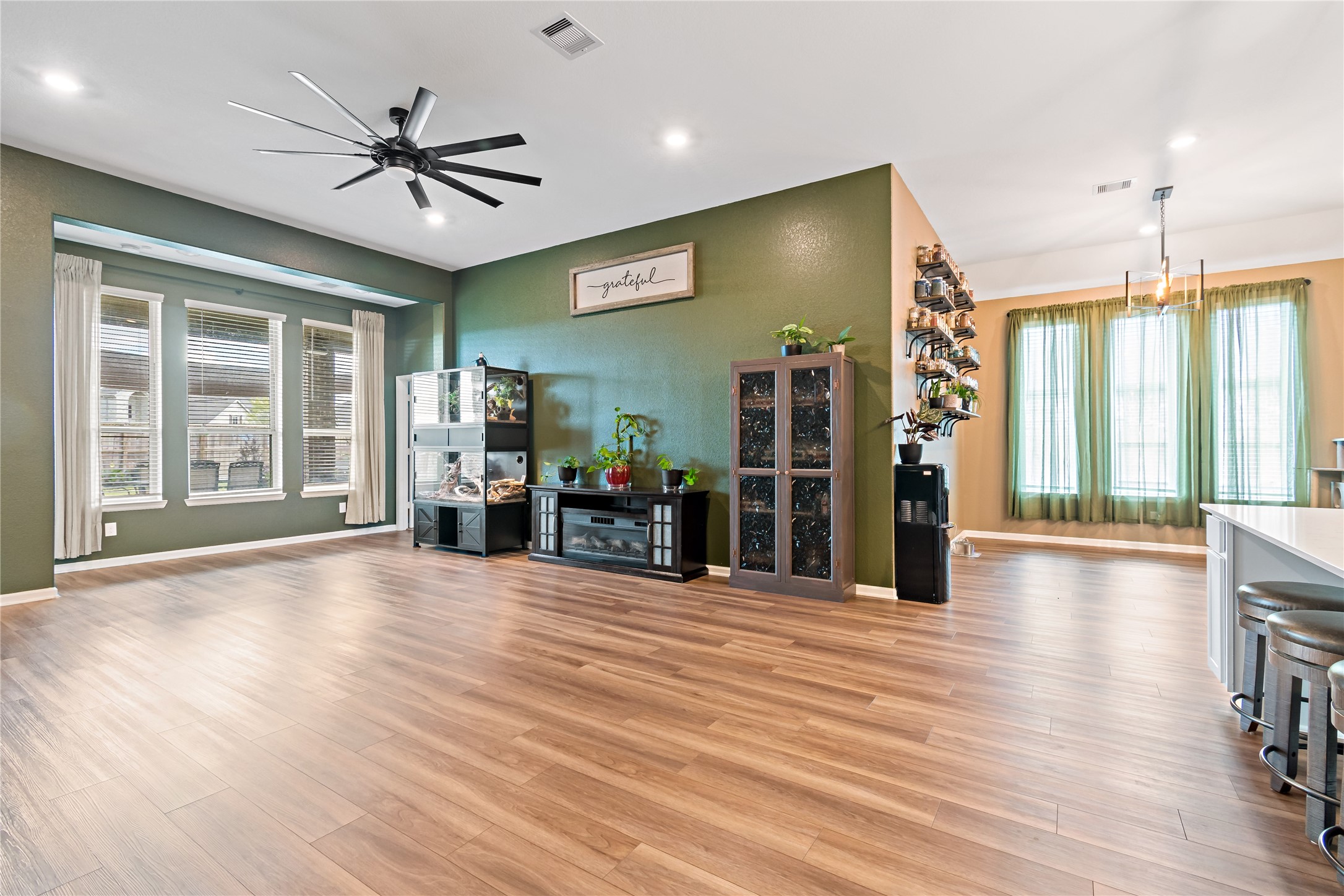 4403 Annandale Lane Rosharon, TX 77583 - Photo 26 of 48 a view of a livingroom with hardwood floor and a ceiling fan