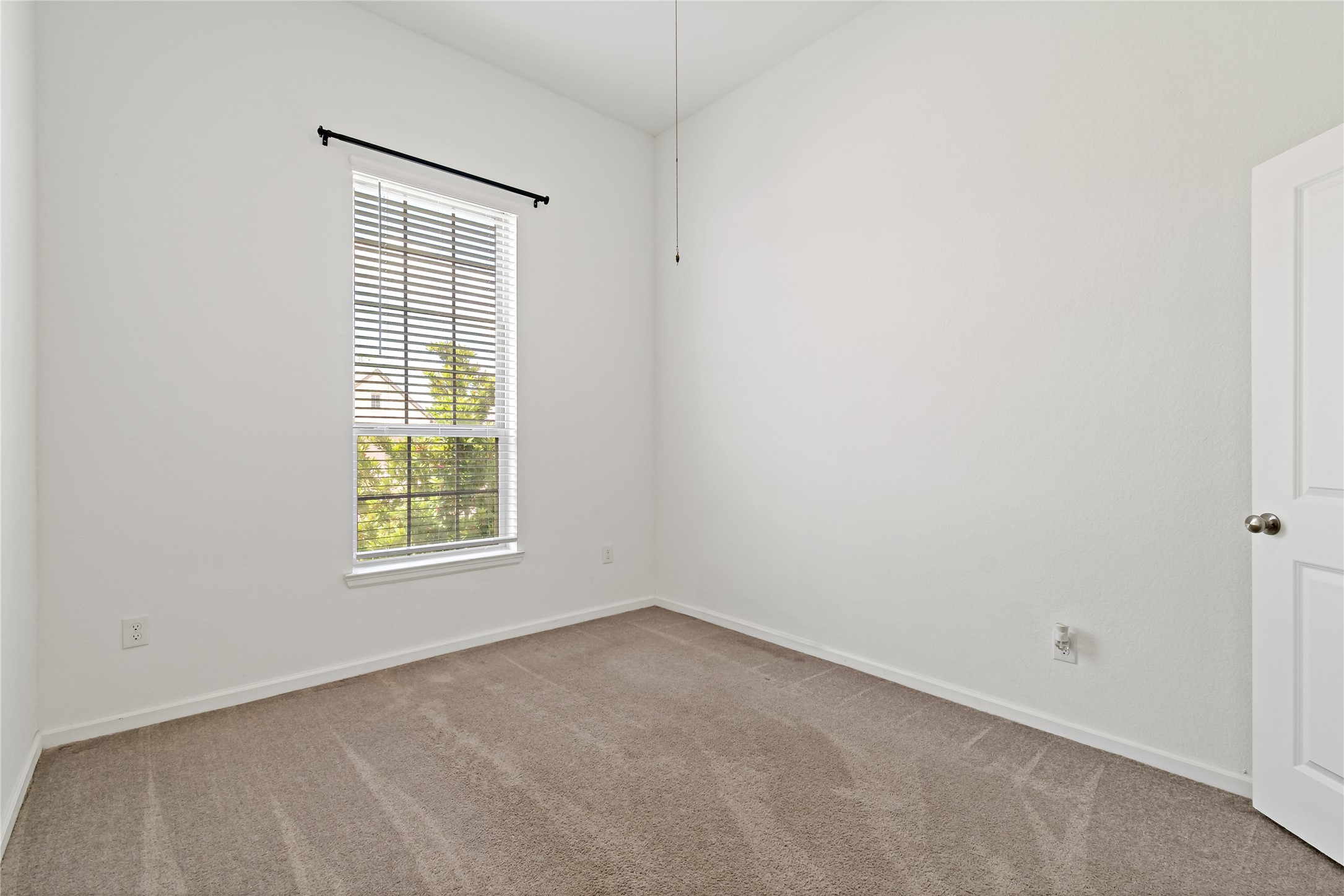 4403 Annandale Lane Rosharon, TX 77583 - Photo 8 of 48 an empty room with a window