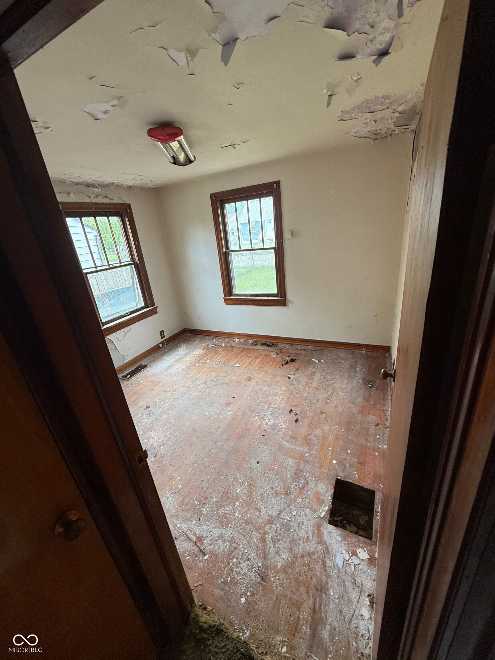 1512 Walton Street Anderson, IN 46016 - Photo 9 of 10