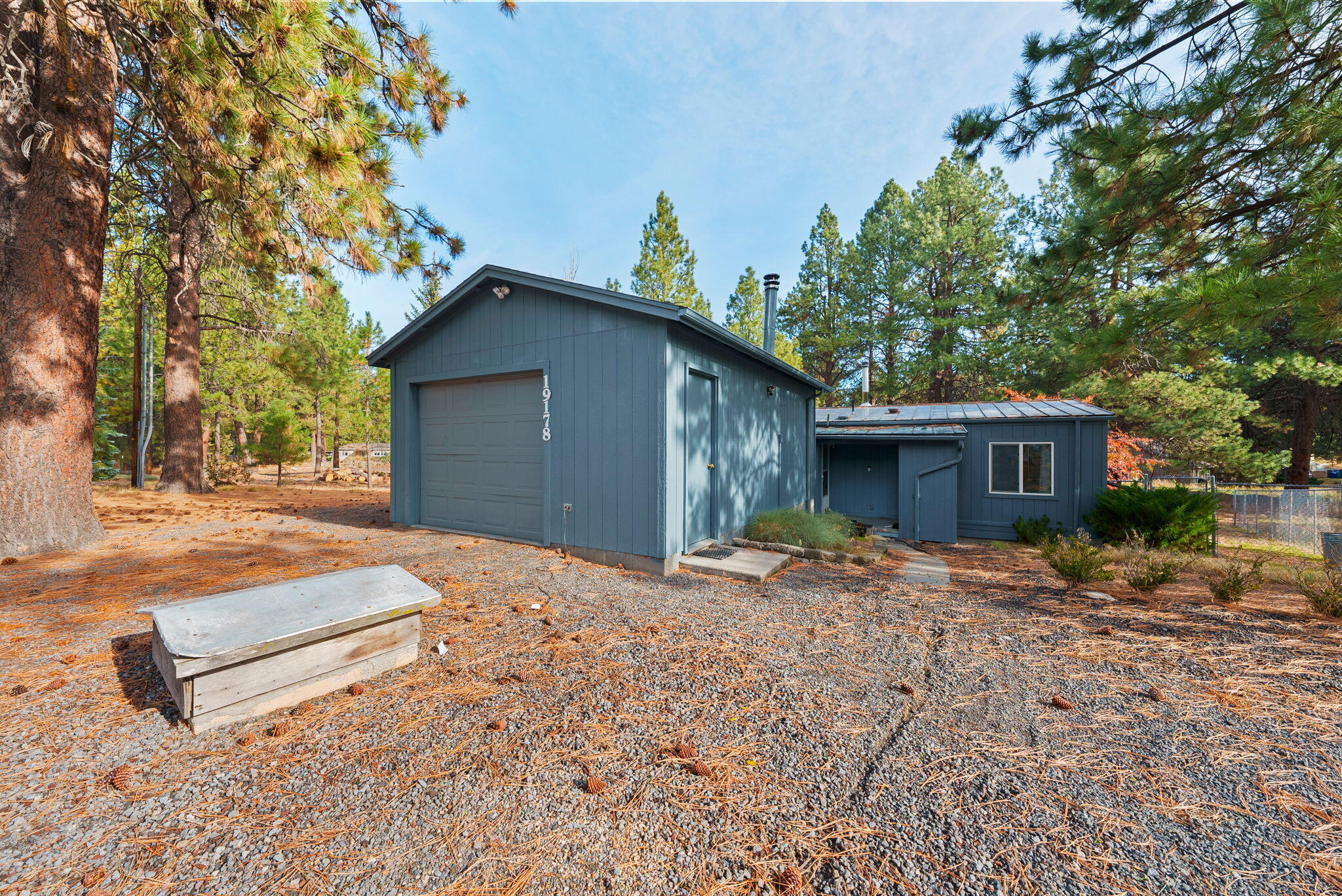 19178 Choctaw Road Bend, OR 97702 - Photo 4 of 39 2-web-or-mls-Riley Visuals-2