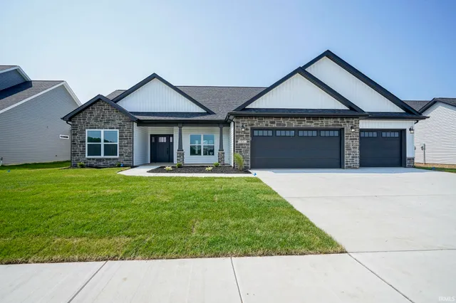 $469,900 | 825 Ravenstone Drive, Lafayette, IN 47909