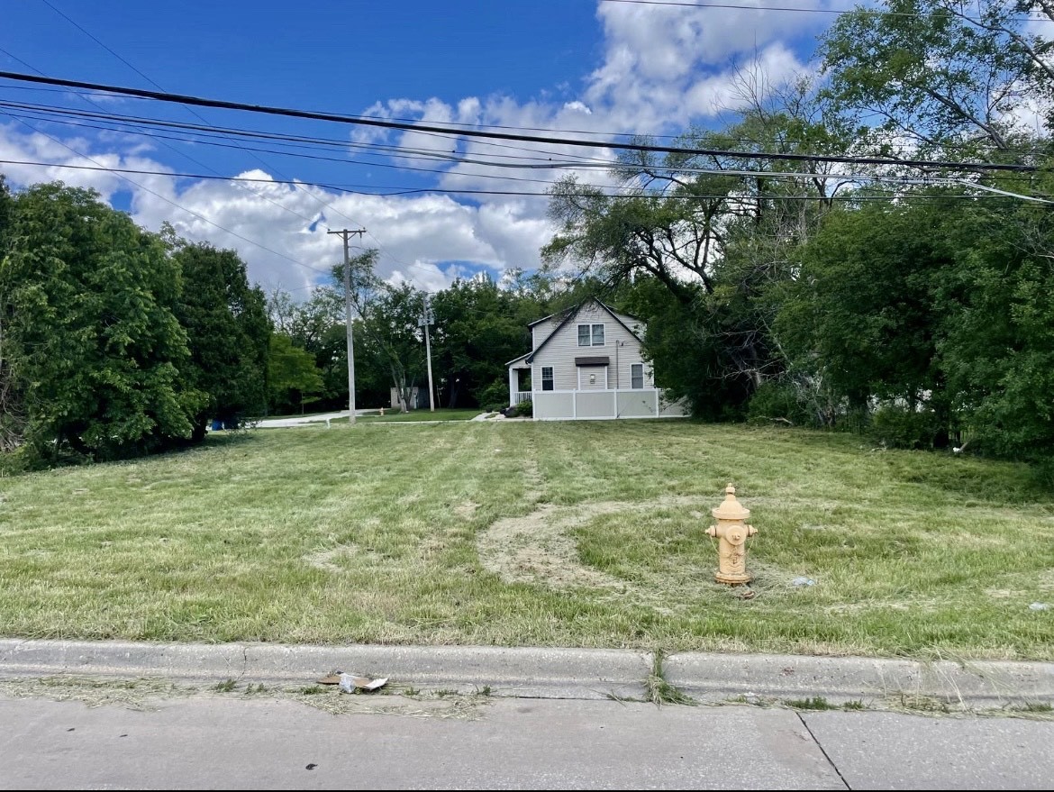 600 East Armitage Avenue Addison, IL 60101 - Photo 2 of 9 a view of a wooden fence with a yard