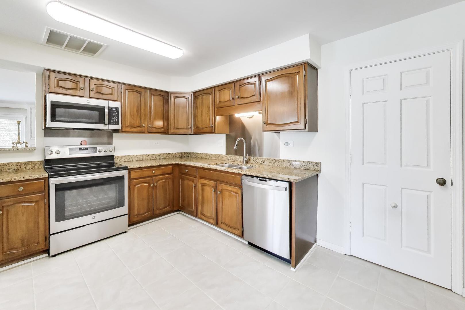 3860 Mission Hills Road, Unit 416 Northbrook, IL 60062 - Photo 15 of 30