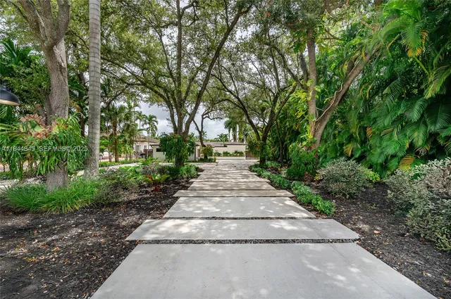 a view of a out door of the house