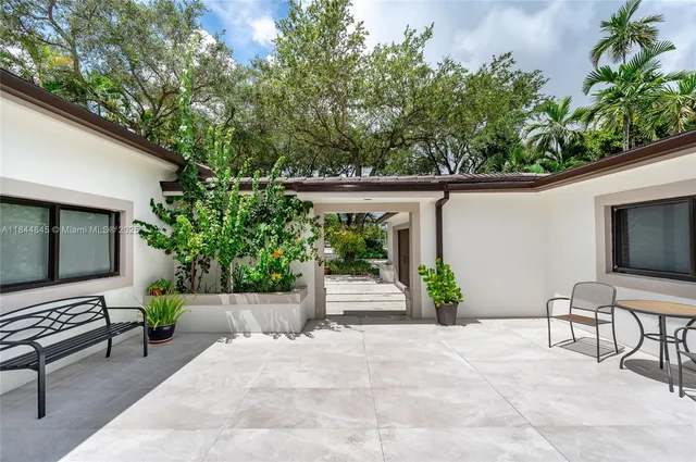 a house view with a outdoor space