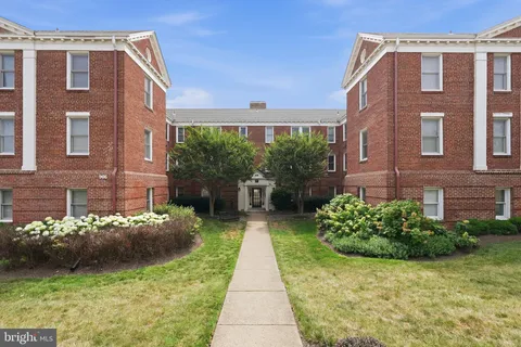 $290,000 | 906 South Washington Street, Unit 307, Alexandria, VA 22314
