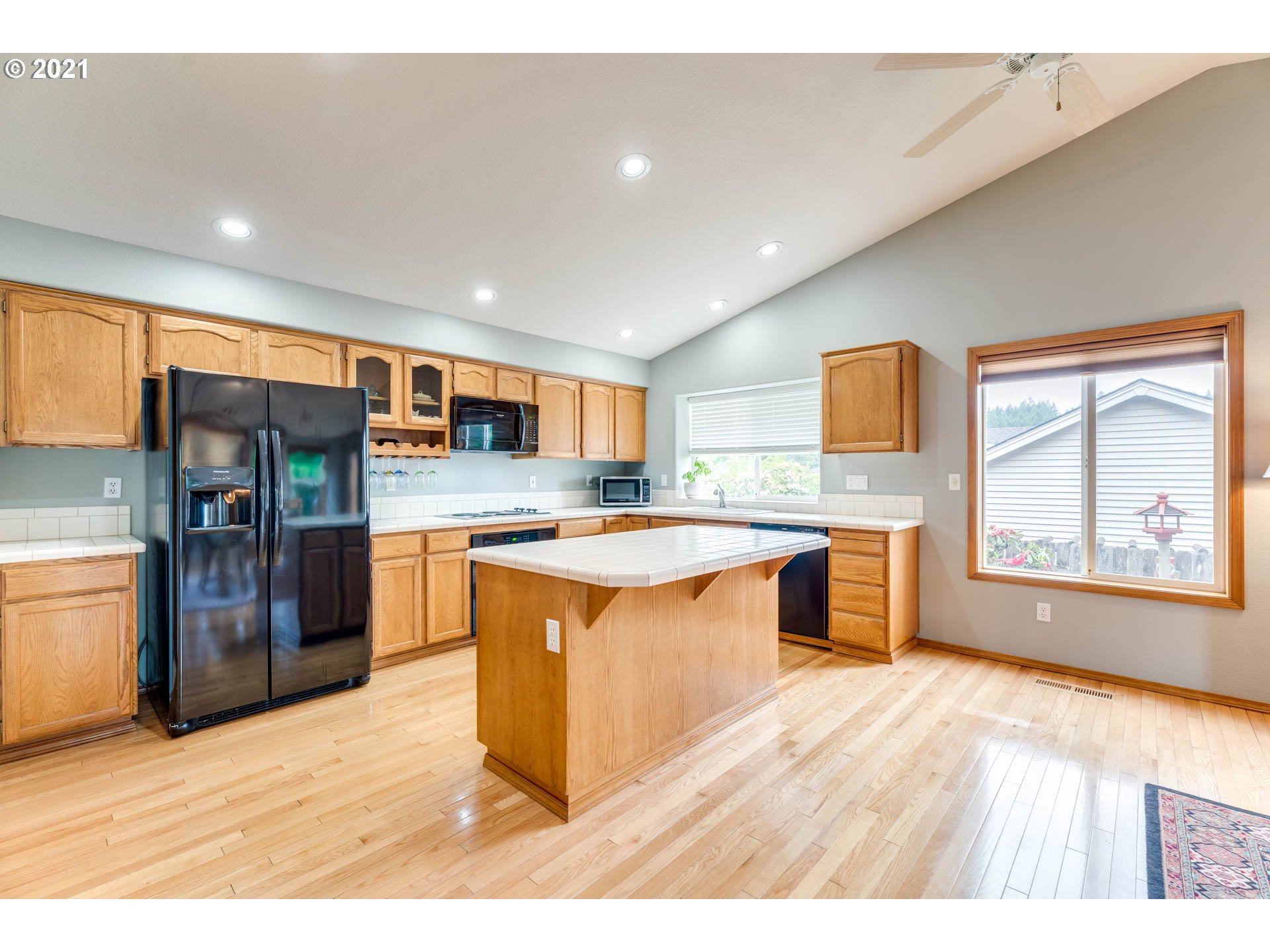262 Southwest Gabbert Road Gresham, OR 97080 - Photo 11 of 32 Kitchen