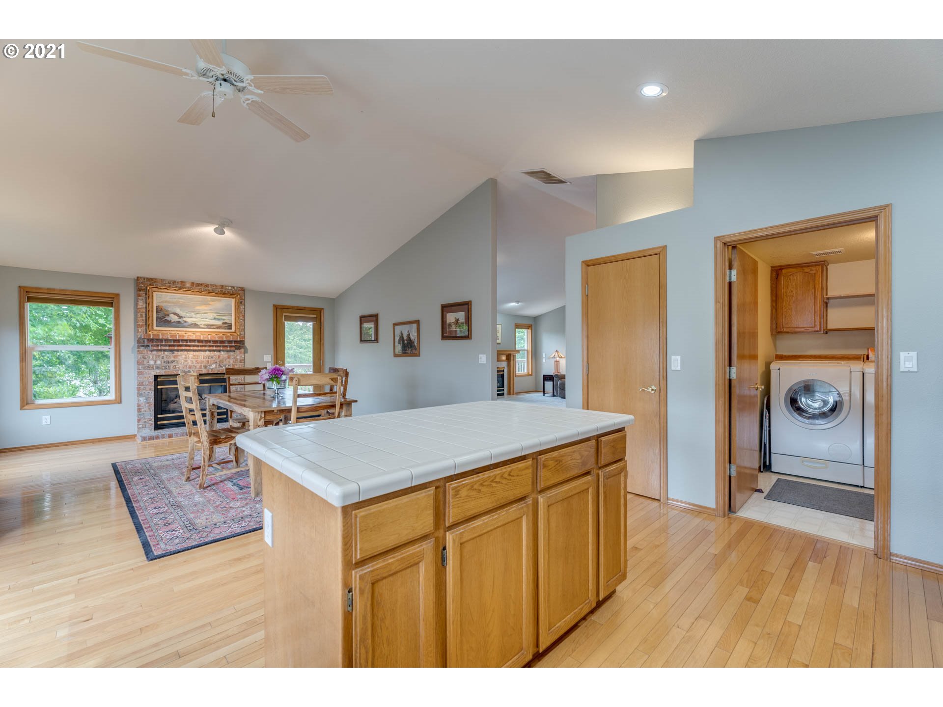 262 Southwest Gabbert Road Gresham, OR 97080 - Photo 12 of 32 Kitchen/Dining Room