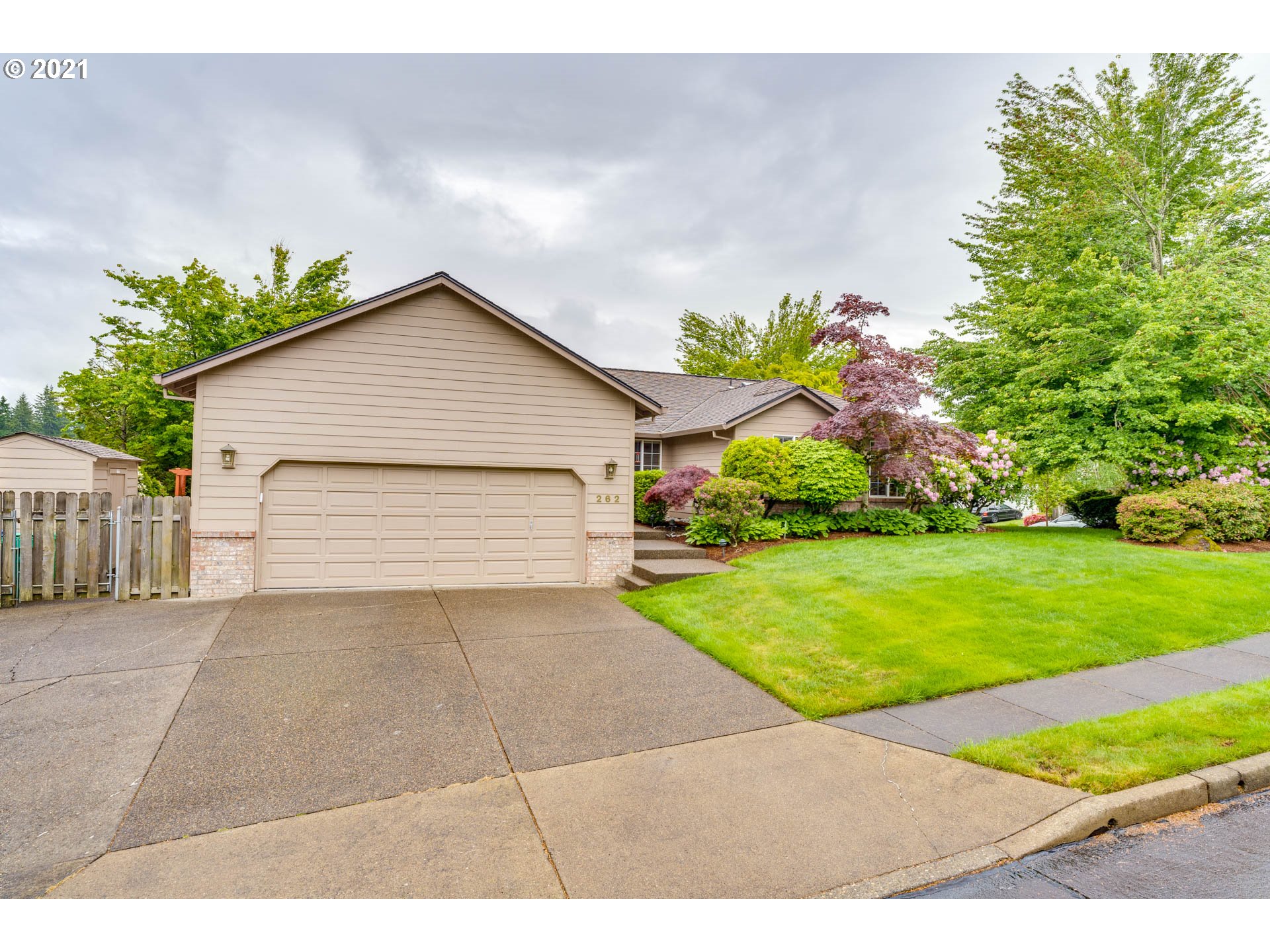 262 Southwest Gabbert Road Gresham, OR 97080 - Photo 2 of 32 Gallery Image 2