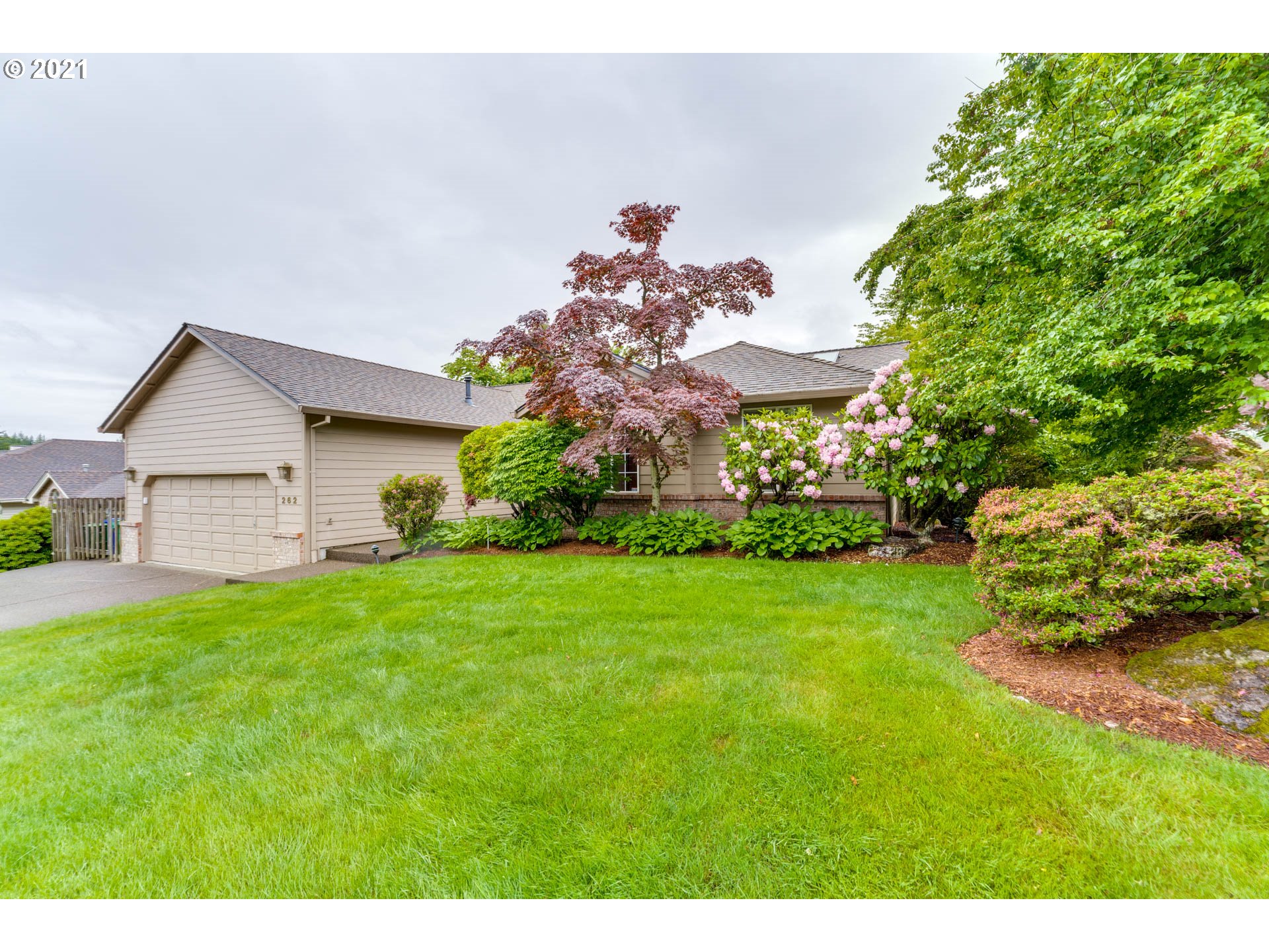 262 Southwest Gabbert Road Gresham, OR 97080 - Photo 3 of 32 Gallery Image 3
