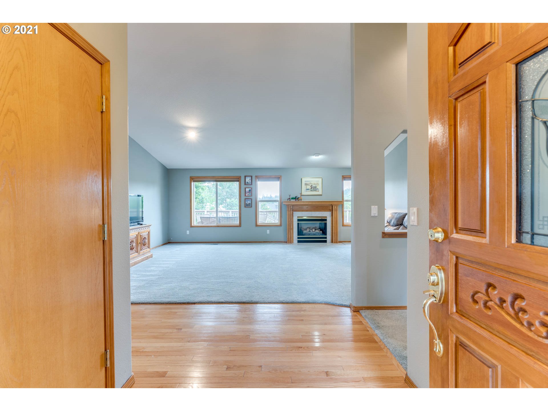 262 Southwest Gabbert Road Gresham, OR 97080 - Photo 5 of 32 Entrance/Foyer
