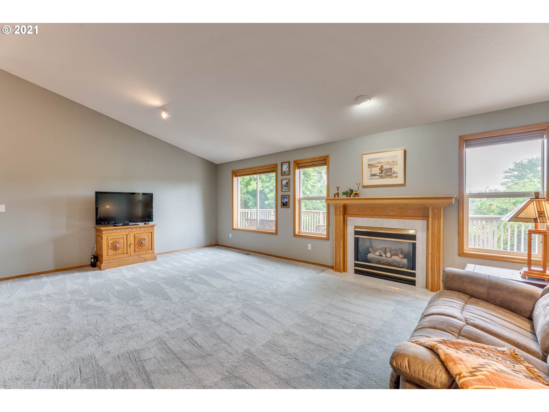 262 Southwest Gabbert Road Gresham, OR 97080 - Photo 7 of 32 Family Room