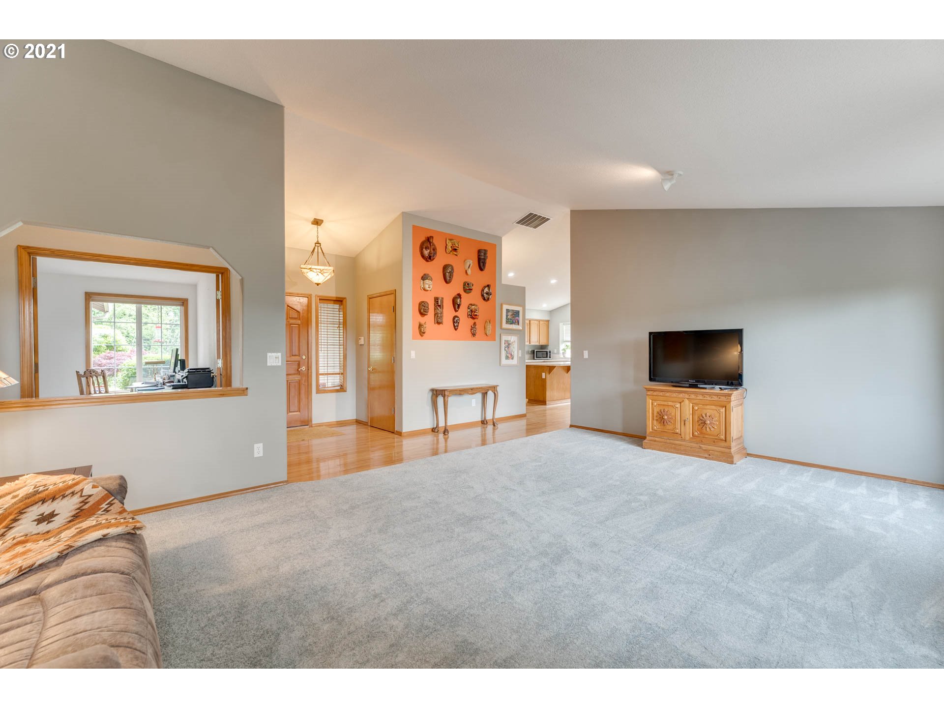 262 Southwest Gabbert Road Gresham, OR 97080 - Photo 8 of 32 Family Room