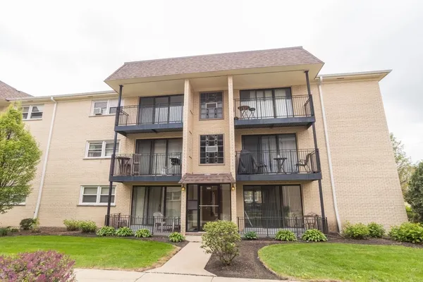 $2,100 | 6561 North Harlem Avenue, Unit 3E, Chicago, IL 60631