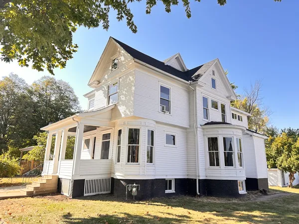 $242,000 | 216 West Market Street, Farmer City, IL 61842