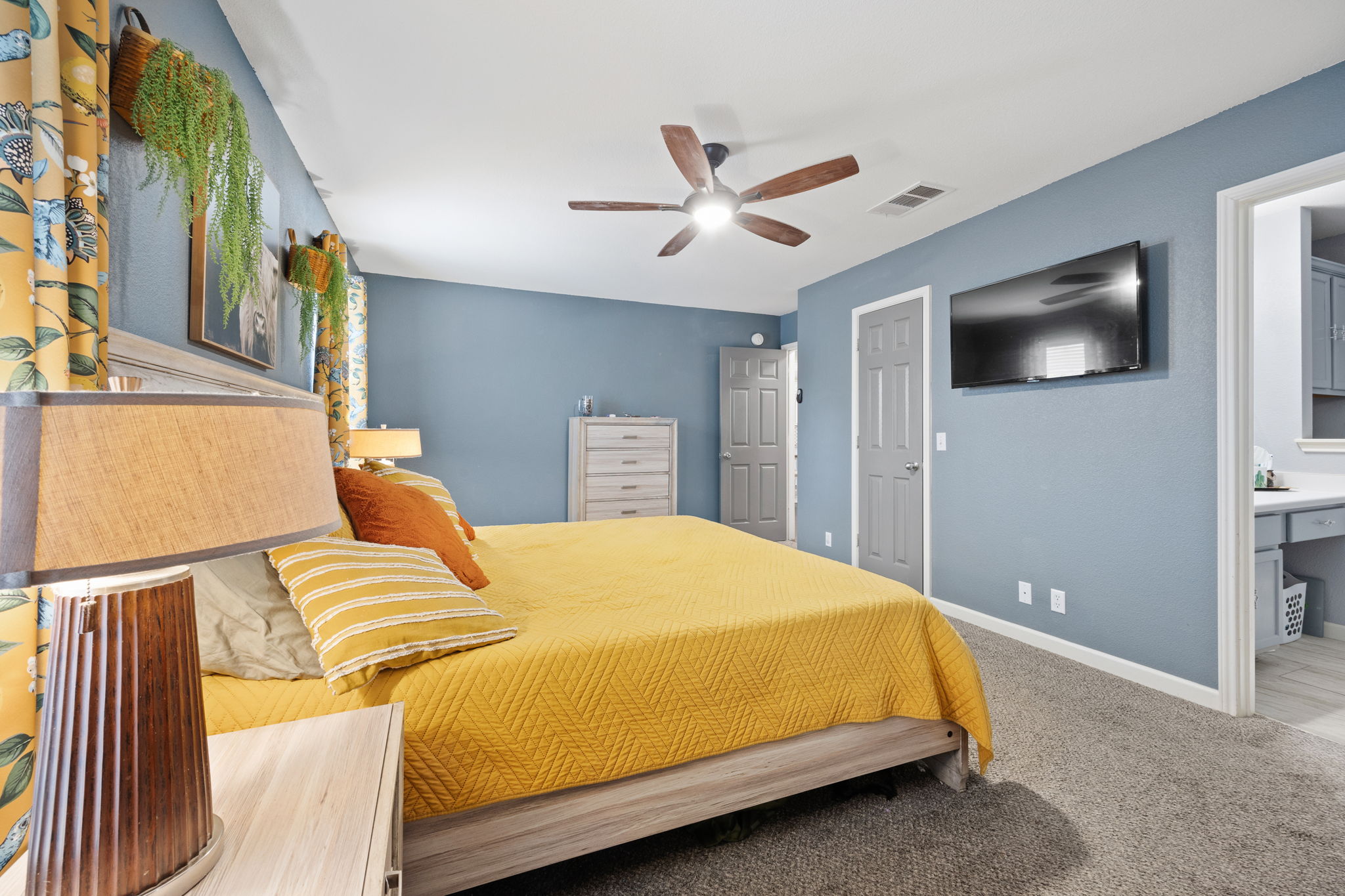 304 Old Peak Road Georgetown, TX 78626 - Photo 17 of 40 Bedroom with light carpet, ensuite bathroom, and a ceiling fan