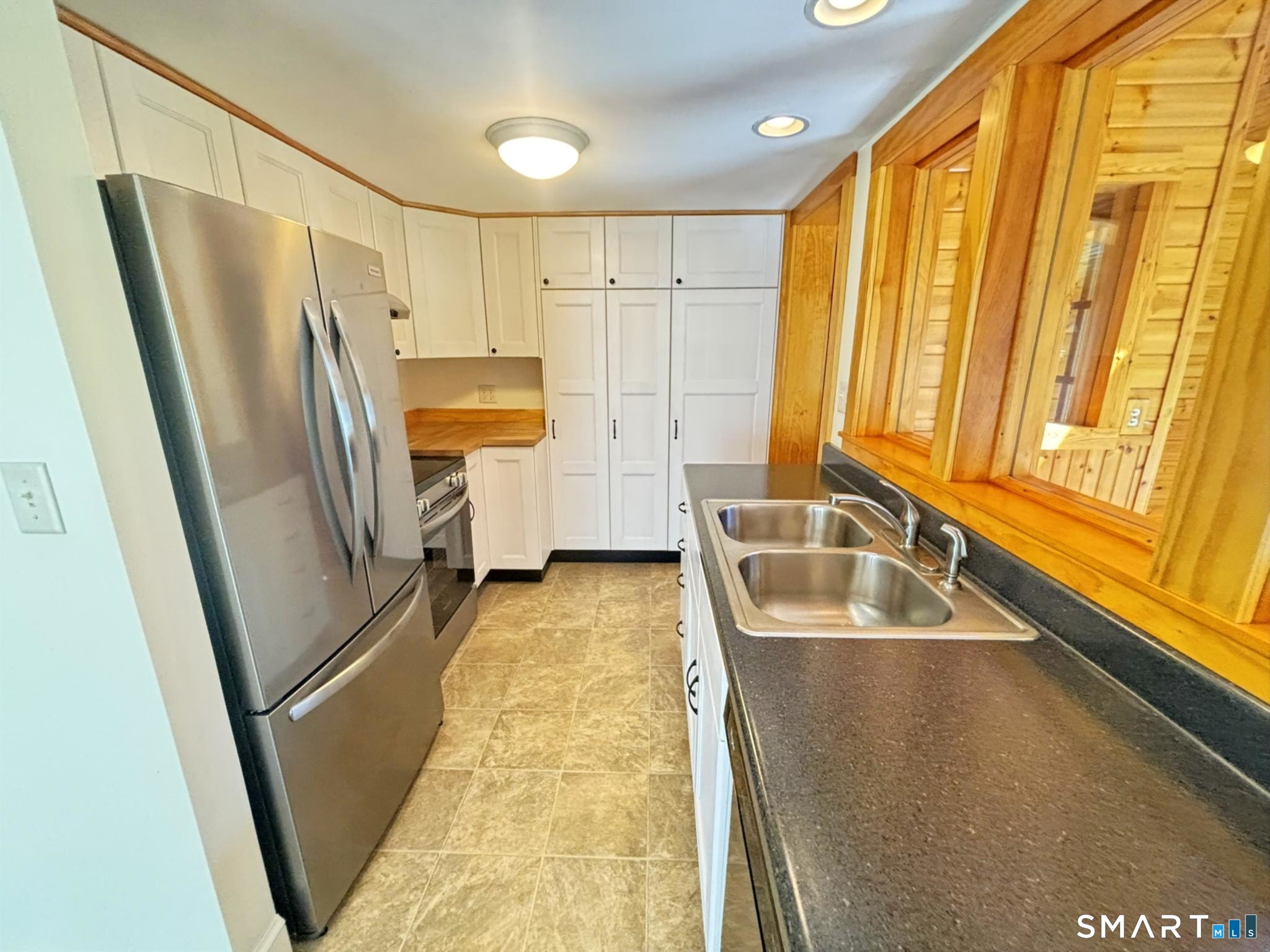 44 Summit Road Prospect, CT 06712 - Photo 9 of 40 a bathroom with a tub sink and mirror