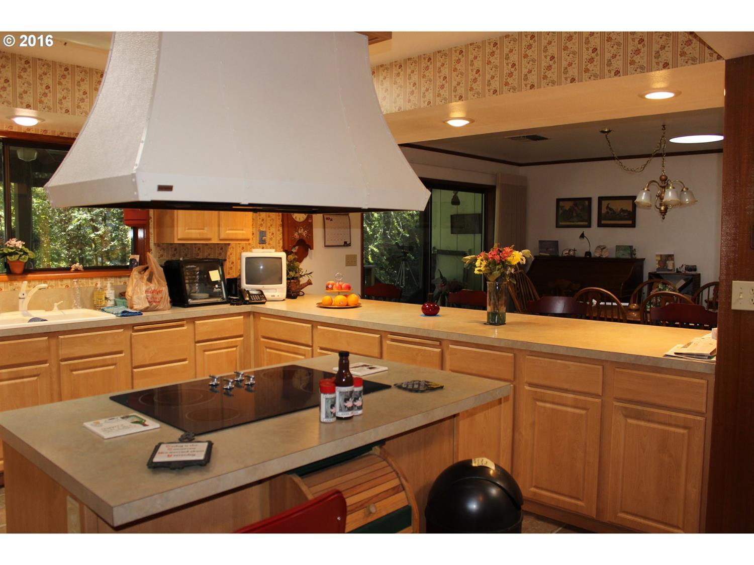 8012 Tyee Road Umpqua, OR 97486 - Photo 5 of 21 Additional Photo