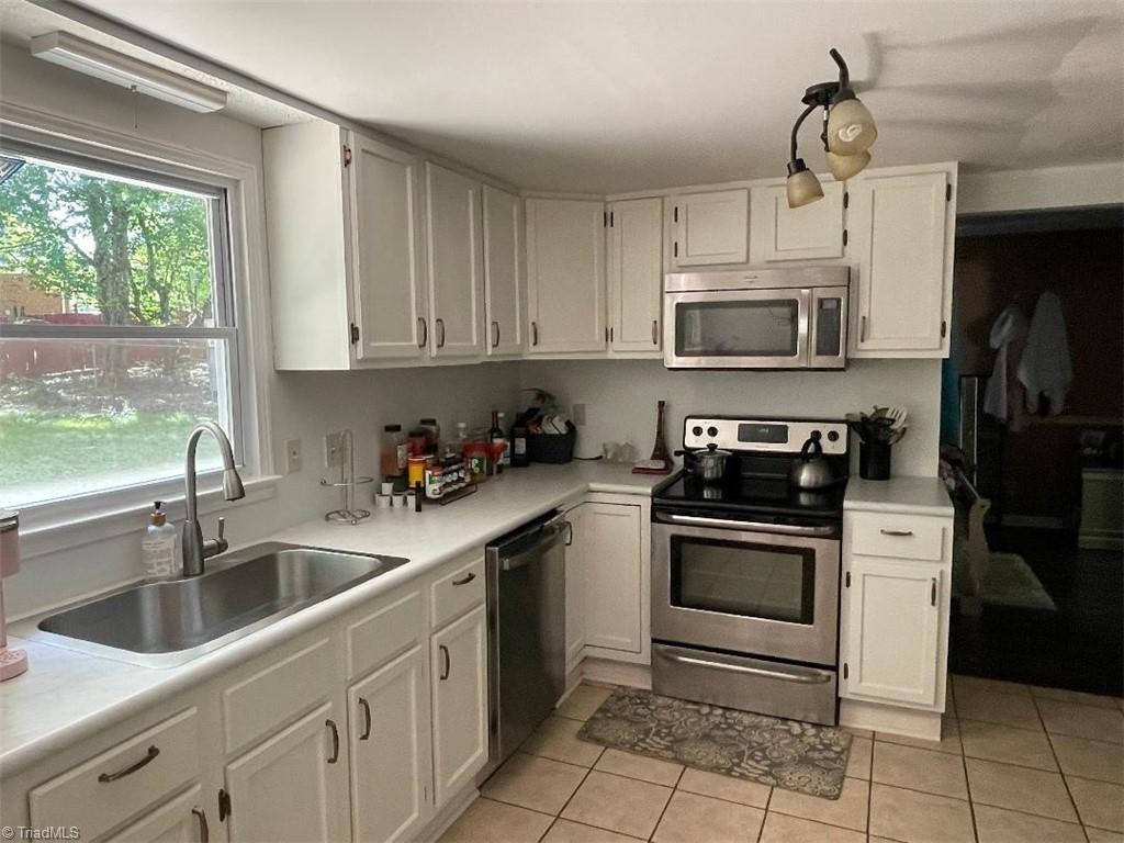 1704 Bolingbroke Road High Point, NC 27265 - Photo 14 of 32 Gallery Image 14
