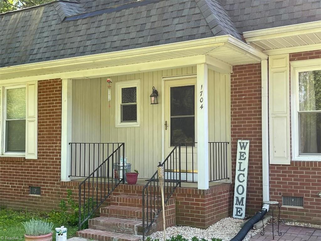 1704 Bolingbroke Road High Point, NC 27265 - Photo 3 of 32 Gallery Image 3