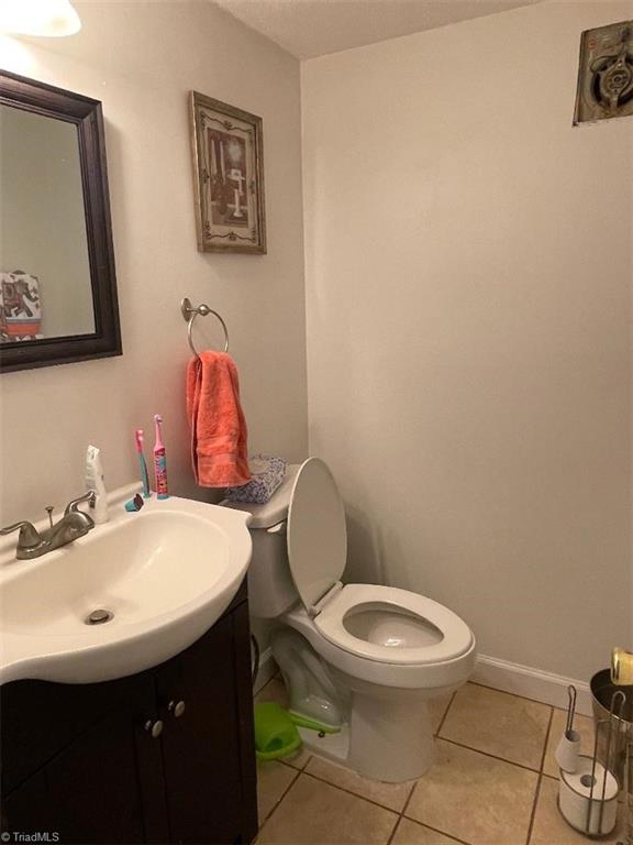 1704 Bolingbroke Road High Point, NC 27265 - Photo 8 of 32 Gallery Image 8