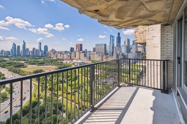 $3,000 | 400 East Randolph Street, Unit 3905, Chicago, IL 60601