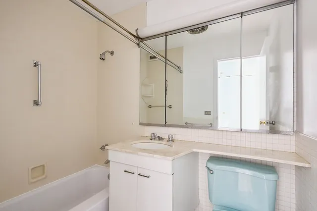 $3,000 | 400 East Randolph Street, Unit 3905, Chicago, IL 60601