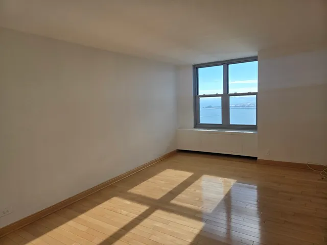 $3,000 | 400 East Randolph Street, Unit 3905, Chicago, IL 60601