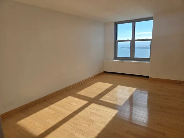 $3,000 | 400 East Randolph Street, Unit 3905, Chicago, IL 60601