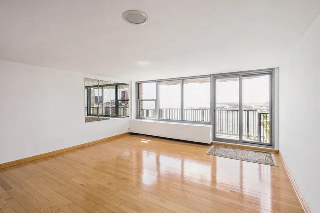 $3,000 | 400 East Randolph Street, Unit 3905, Chicago, IL 60601