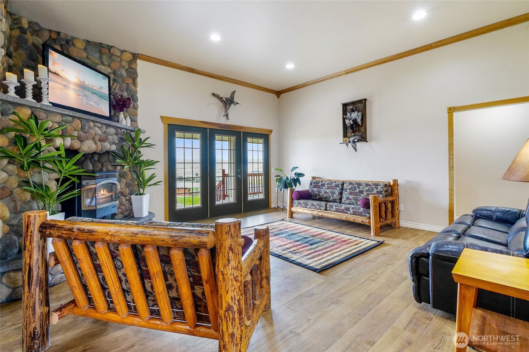 201 Vanderbilt Road Ellensburg, WA 98926 - Photo 17 of 40 a living room with furniture fireplace and dining room