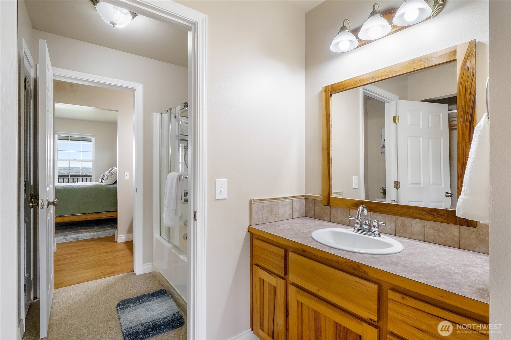 201 Vanderbilt Road Ellensburg, WA 98926 - Photo 29 of 40 a en suite bathroom with a sink double vanity and a mirror