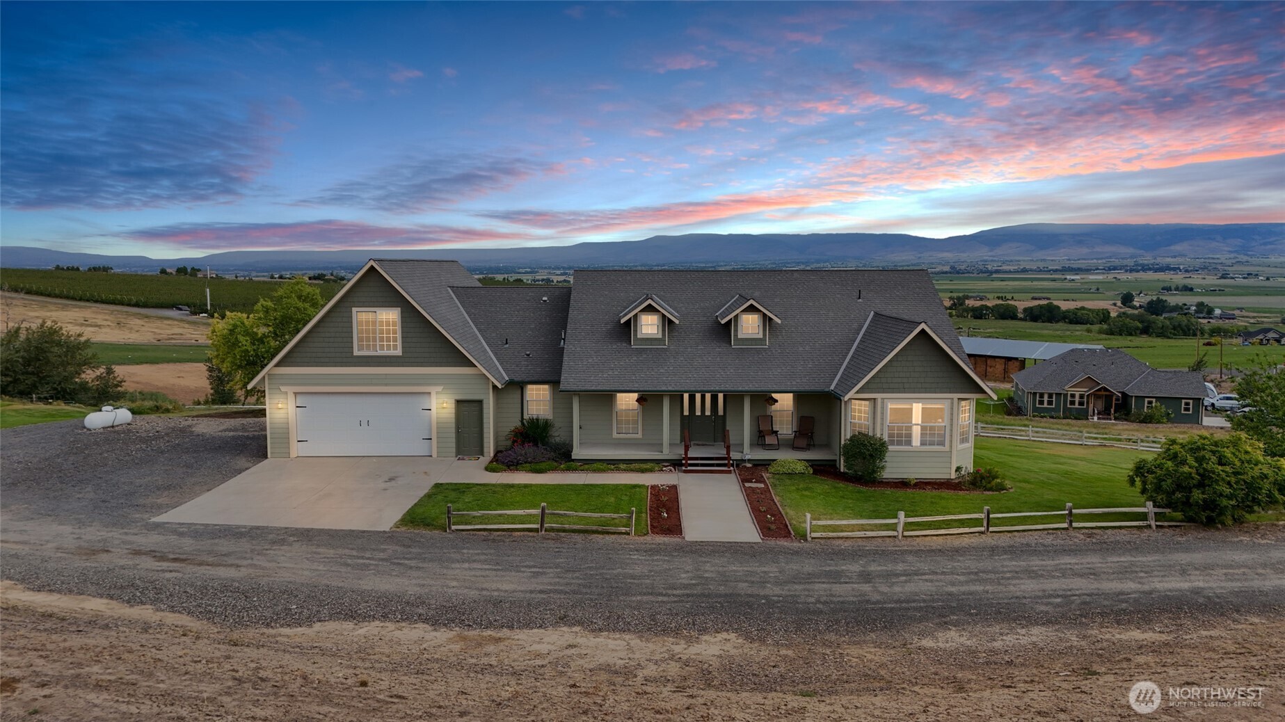 201 Vanderbilt Road Ellensburg, WA 98926 - Photo 3 of 40 front view of a house with a yard