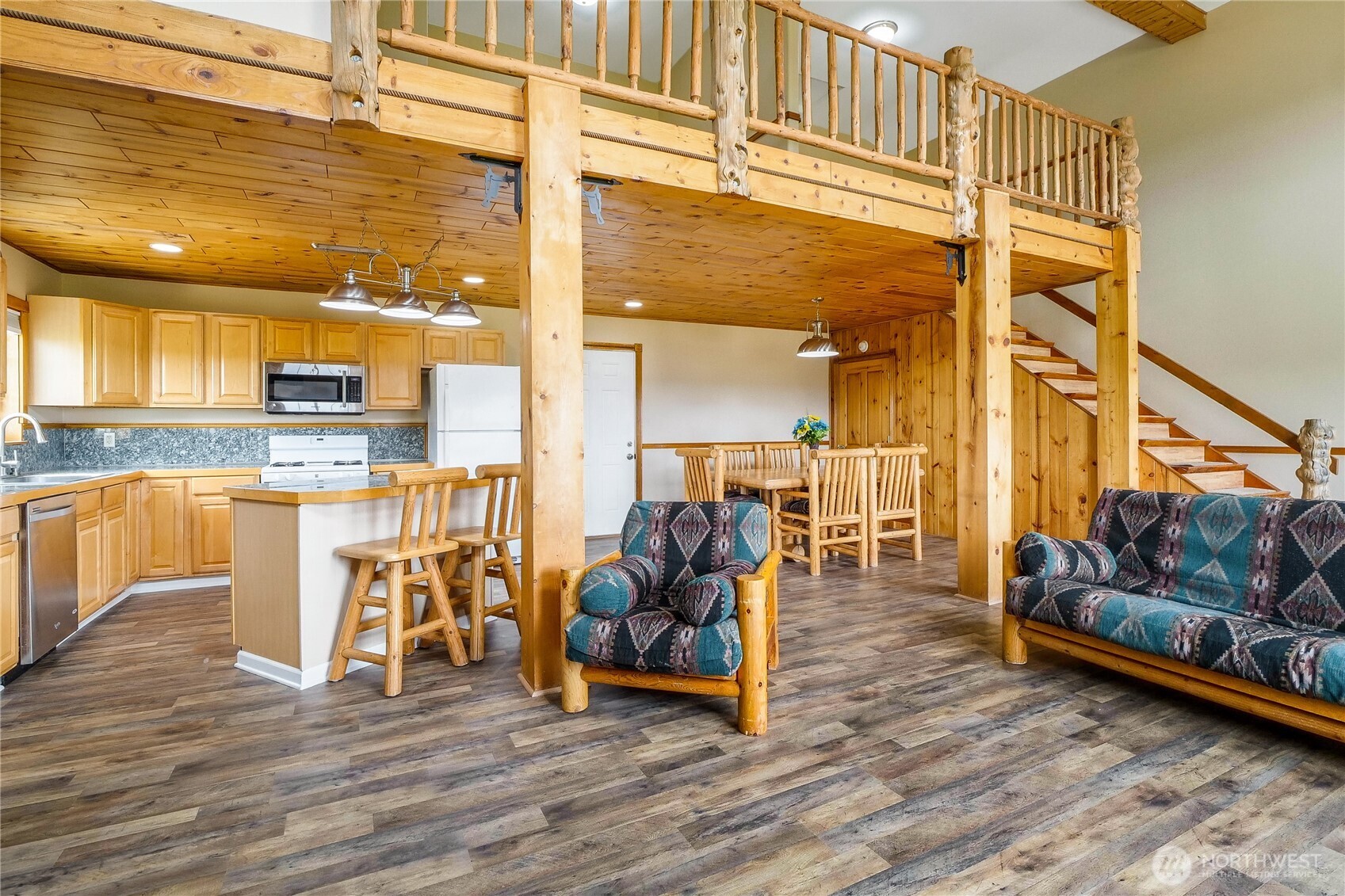 201 Vanderbilt Road Ellensburg, WA 98926 - Photo 37 of 40 a living room with furniture and wooden floor