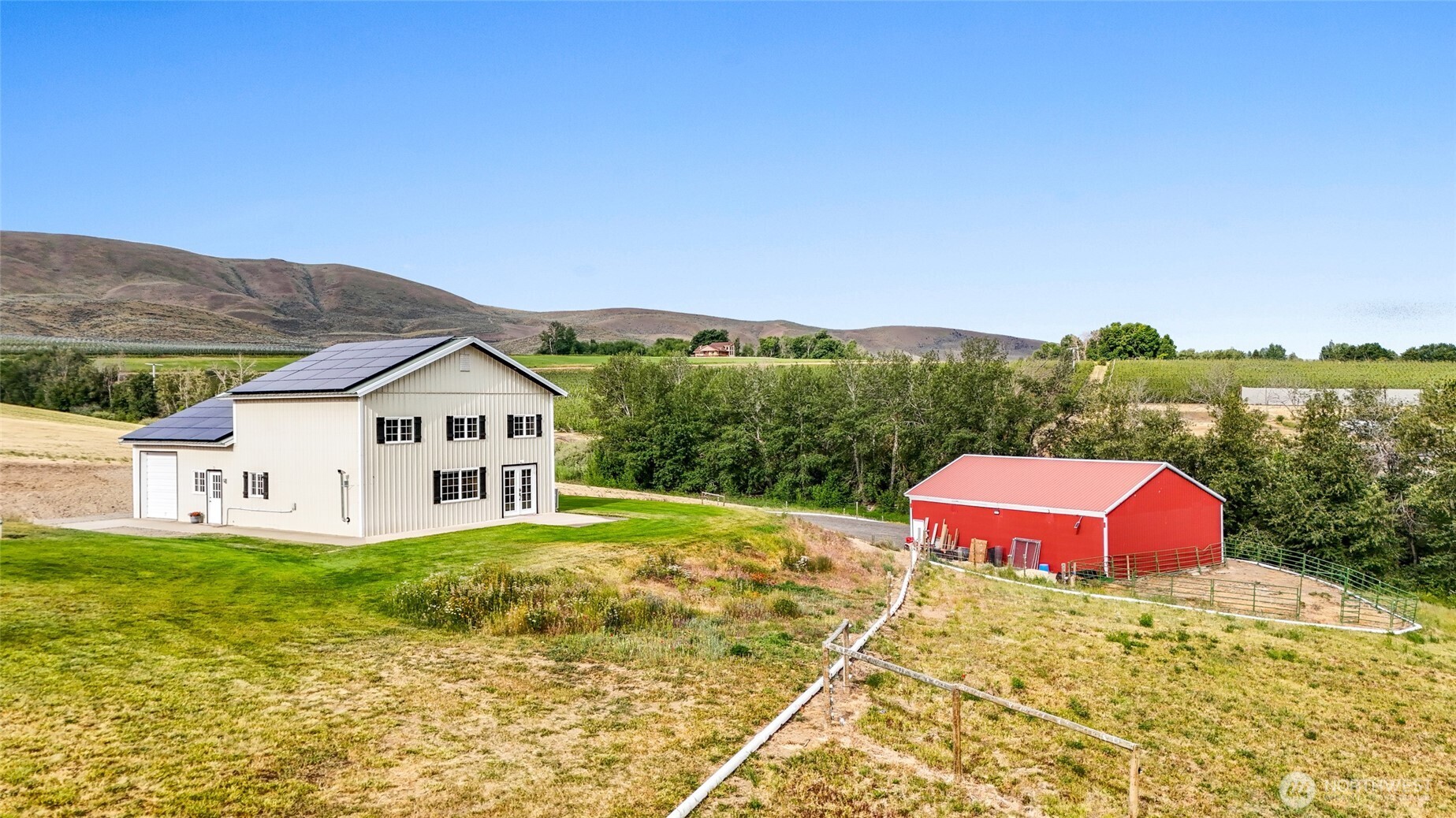 201 Vanderbilt Road Ellensburg, WA 98926 - Photo 8 of 40 a view of a house with a yard