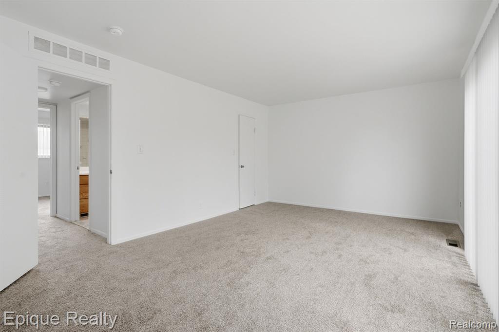 3895 Old Creek Road Troy, MI 48084 - Photo 19 of 23