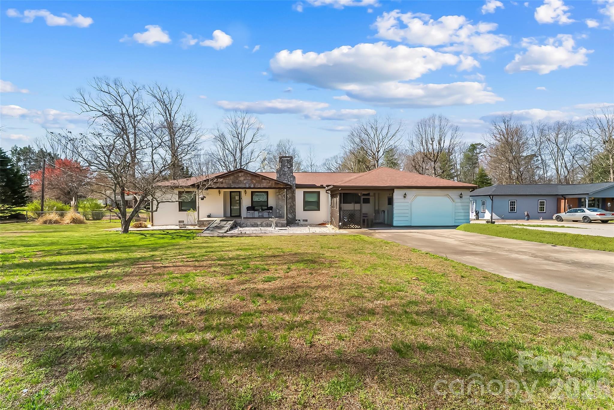 2706 Connelly Springs Road Granite Falls, NC 28630 - Photo 2 of 34 a front view of house with yard