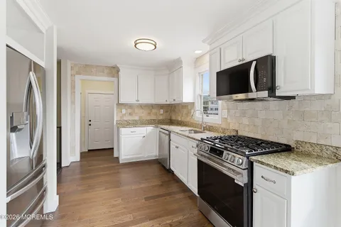 $872,000 | 11 Cheerful Place, Highlands, NJ 07732