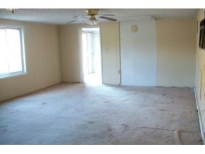 3176 Bishoptown Road Duffield, VA 24244 - Photo 3 of 9 Living Room