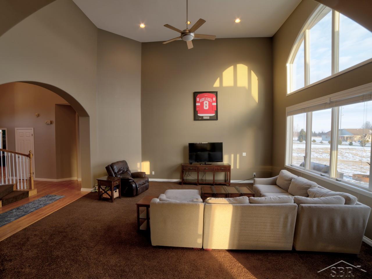 2452 Wheeler Road Bay City, MI 48706 - Photo 8 of 34 Living Room