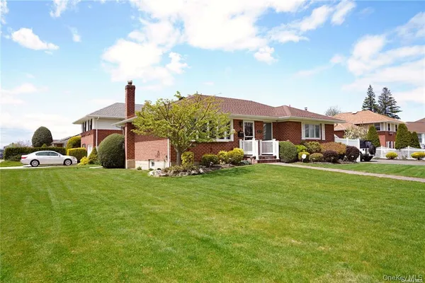 $4,300 | 3918 Berger Avenue, Bethpage, NY 11714