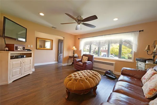 $4,300 | 3918 Berger Avenue, Bethpage, NY 11714