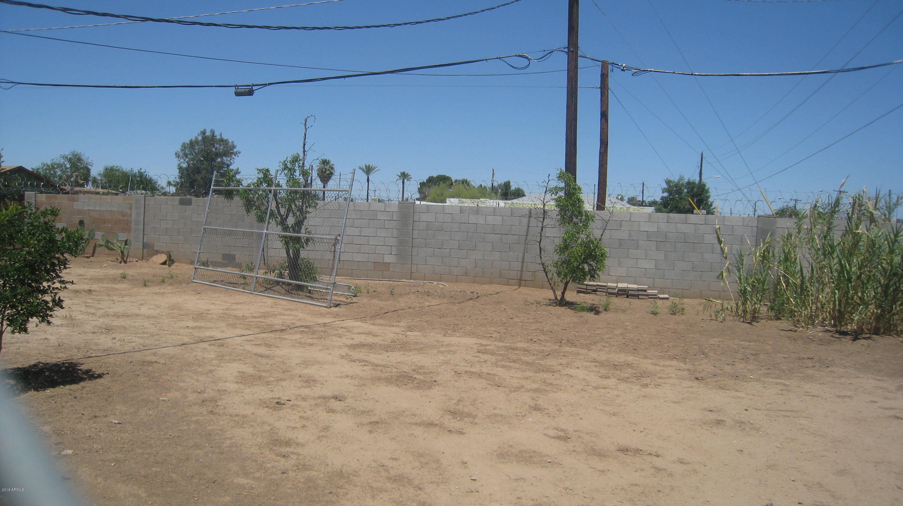 3502 West Almeria Road Phoenix, AZ 85009 - Photo 12 of 15 3502 W Almeria Rd 014