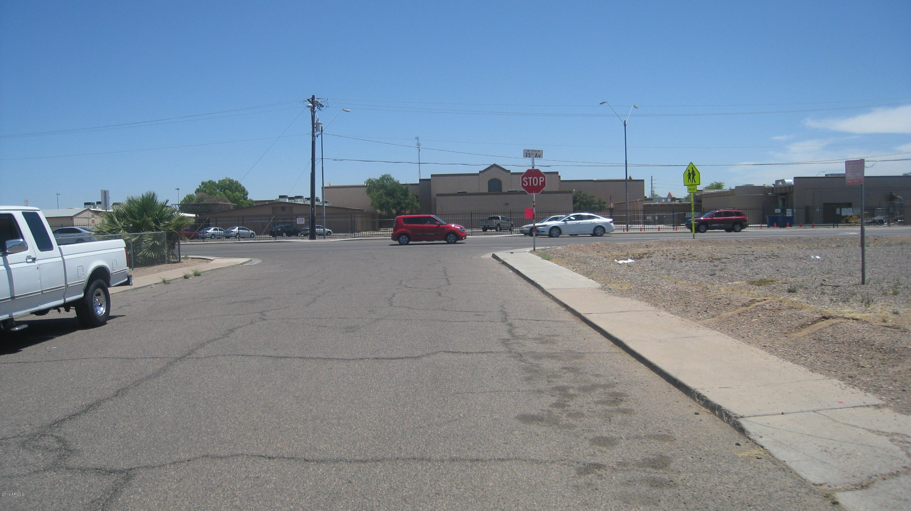 3502 West Almeria Road Phoenix, AZ 85009 - Photo 8 of 15 3502 W Almeria Rd 010