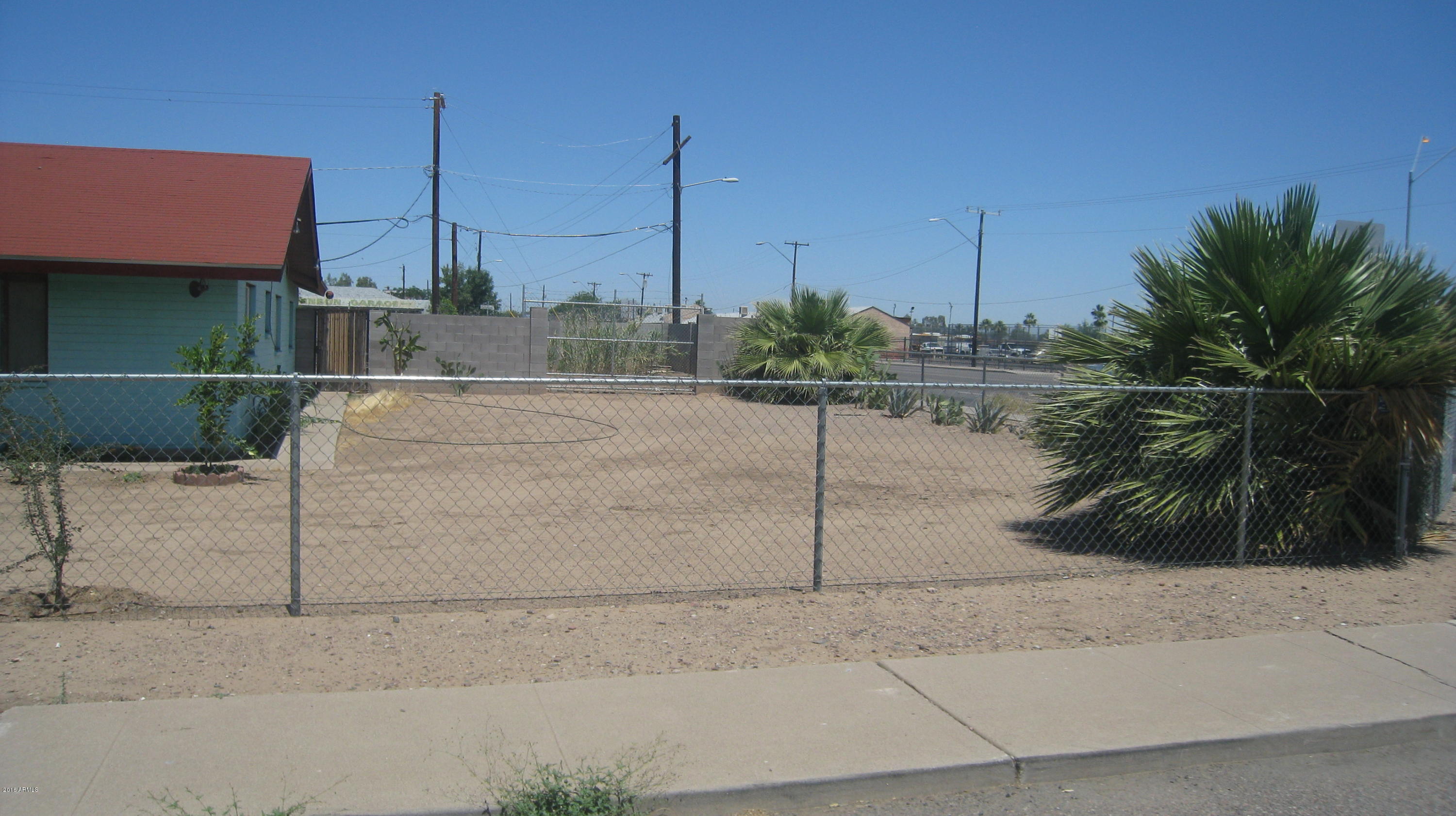 3502 West Almeria Road Phoenix, AZ 85009 - Photo 9 of 15 3502 W Almeria Rd 011