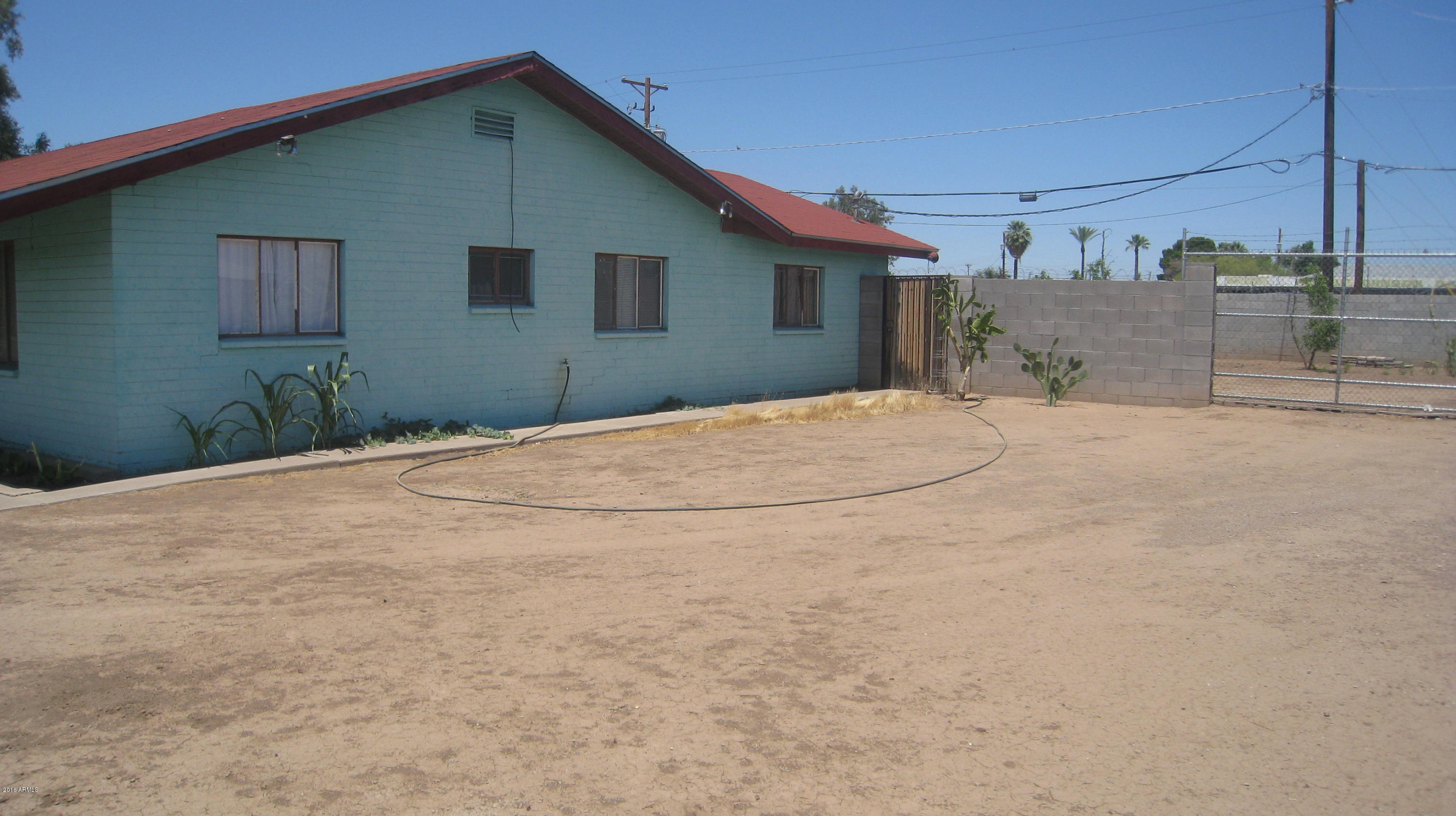 3502 West Almeria Road Phoenix, AZ 85009 - Photo 10 of 15 3502 W Almeria Rd 012