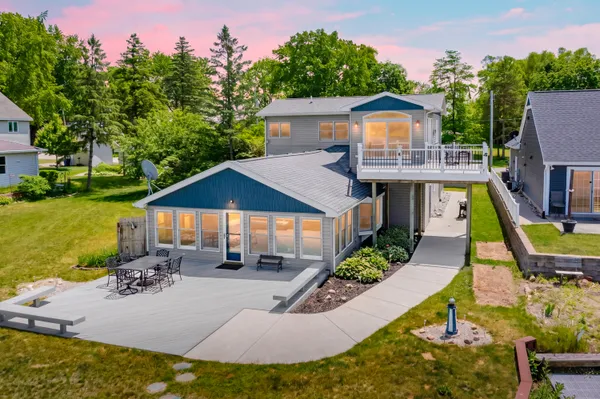 $675,000 | 7118 Shoreline Drive, Delton, MI 49046