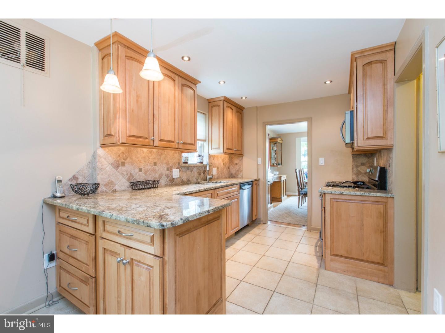 137 Johns Road Cheltenham, PA 19012 - Photo 6 of 25 In-law Suite