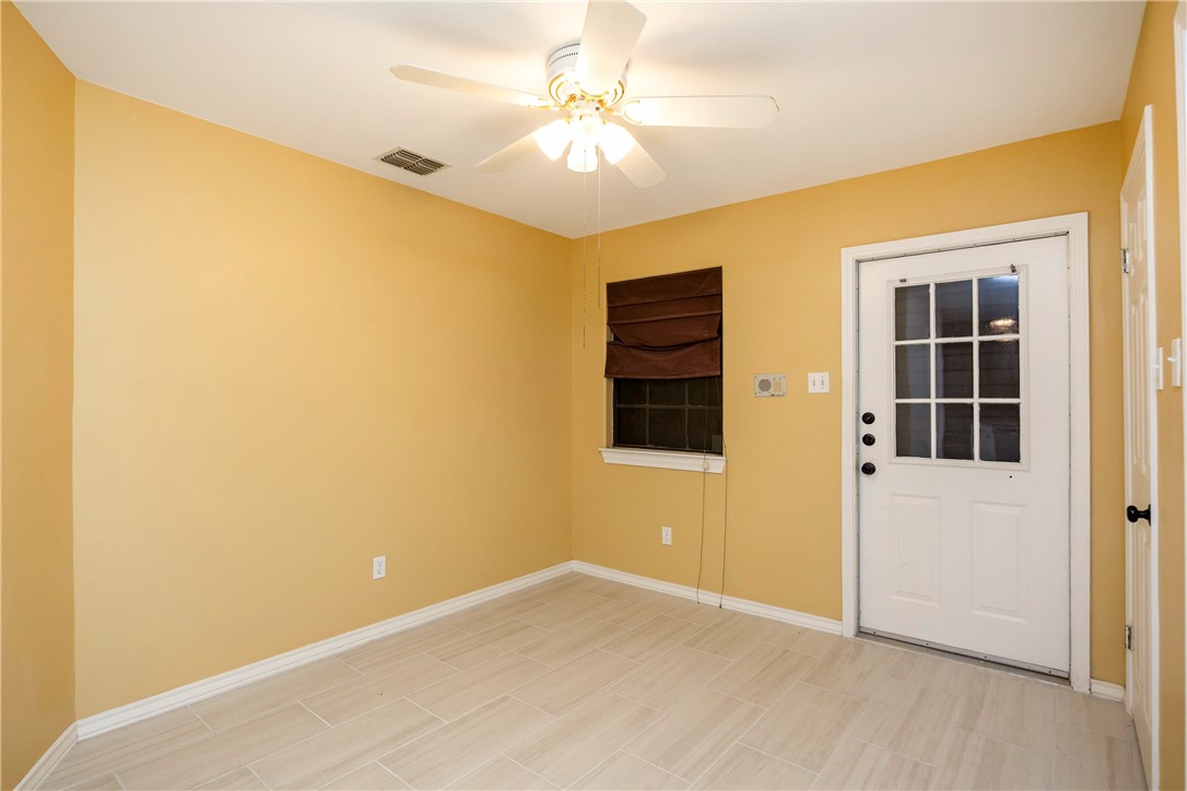 1818 Rodd Field Road, Unit D2 Corpus Christi, TX 78412 - Photo 15 of 35 Gallery Image 15