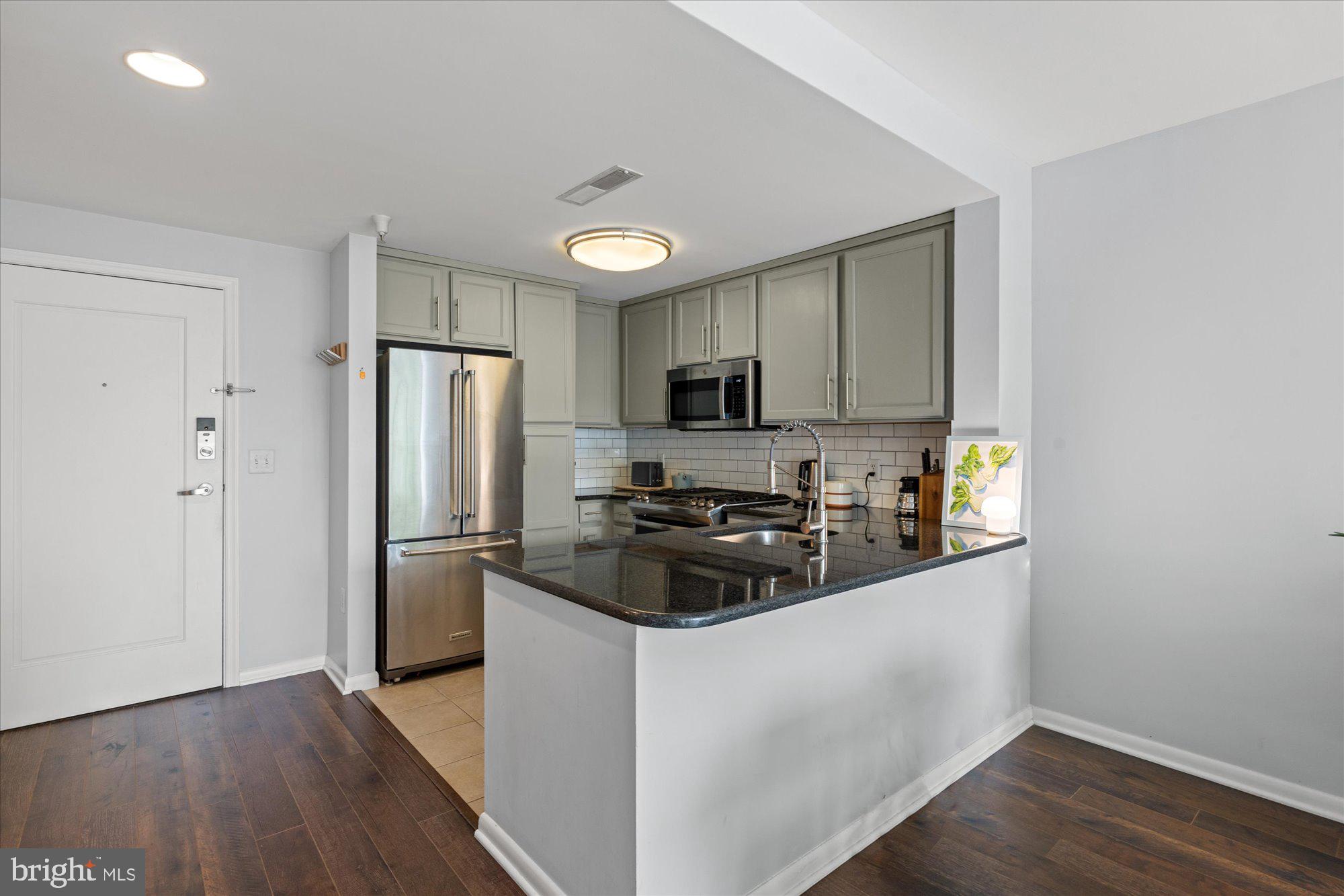 355 I Street Southwest, Unit 217 Washington, DC 20024 - Photo 4 of 25